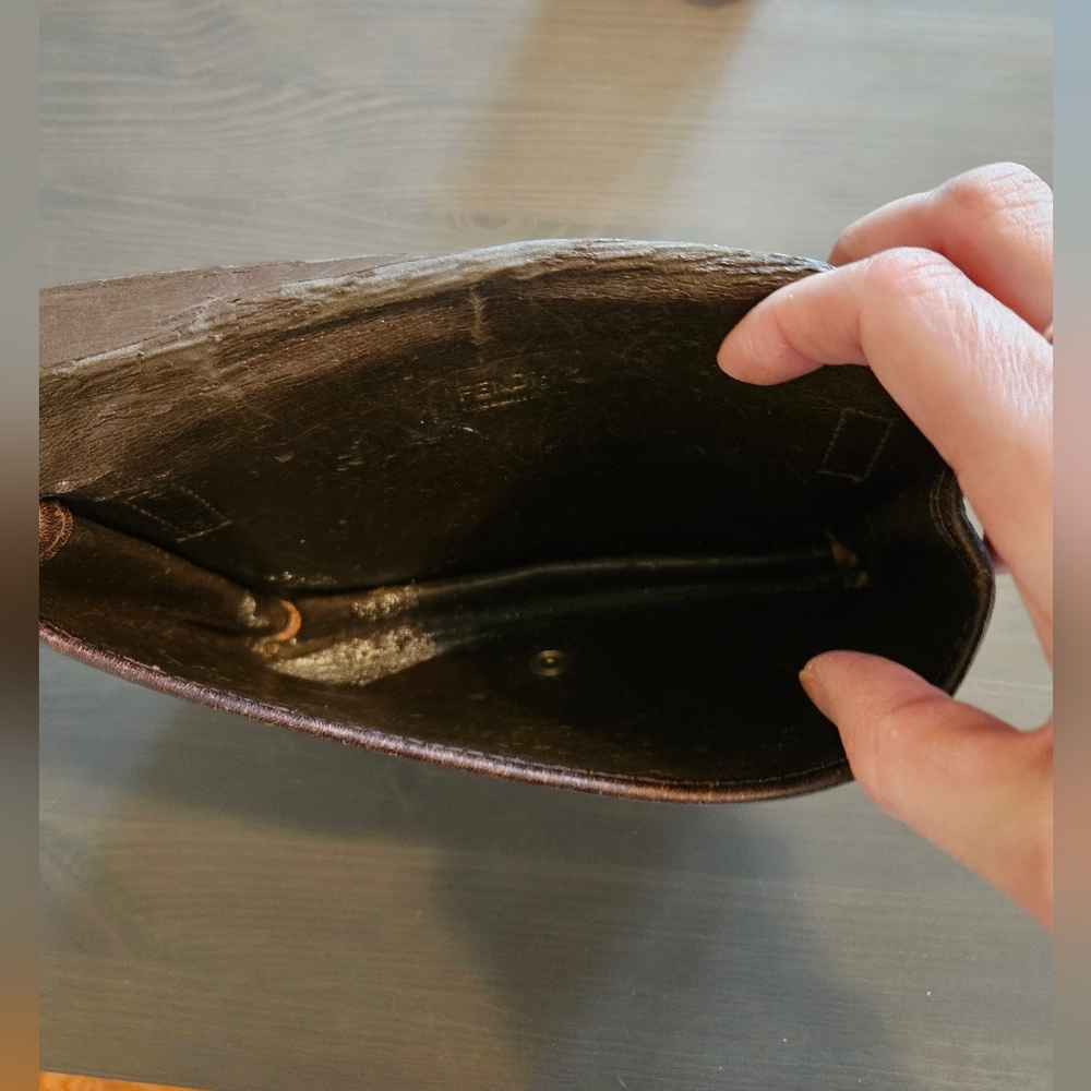 🫟 FENDI - Black/Tan Canvas Clutch with Iconic 'FF' Pattern - Picture 4 of 10